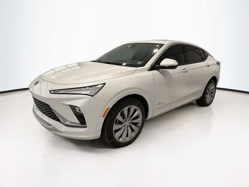 Certified 2024 Buick Envista Avenir image 3