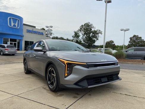 Used 2025 Kia K4 EX FWD image 2