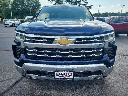 Used 2022 Chevrolet Silverado 1500 LTZ w/ LTZ Premium Package AWD/4WD image 9