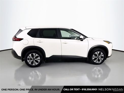 Used 2022 Nissan Rogue SV image 4