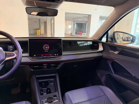 Used 2026 Volkswagen Tiguan SE FWD image 37