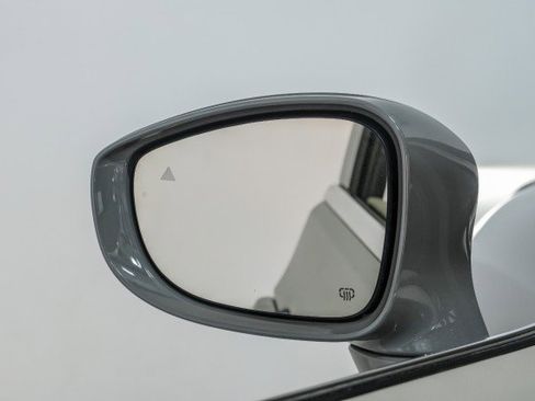 Used 2022 Chrysler Pacifica Touring-L image 33