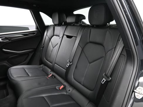 Certified 2025 Porsche Macan AWD/4WD image 23