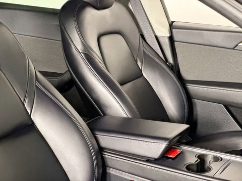 Used 2023 Tesla Model Y Long Range image 40