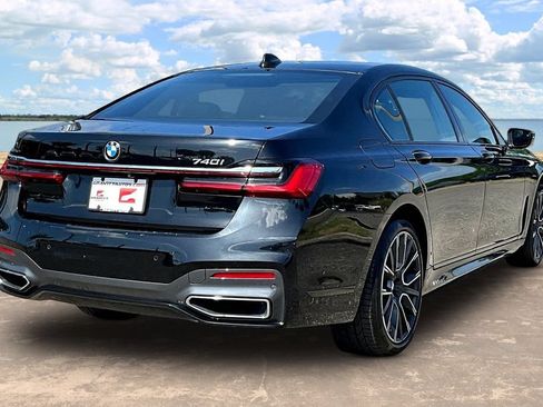 Used 2020 BMW 740i w/ M Sport Package RWD image 4