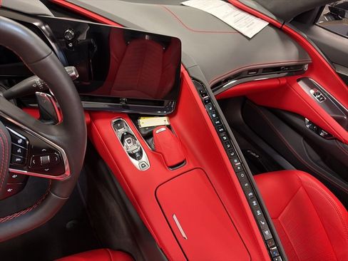 Used 2025 Chevrolet Corvette Stingray Premium Conv w/ Z51 Performance Package image 9