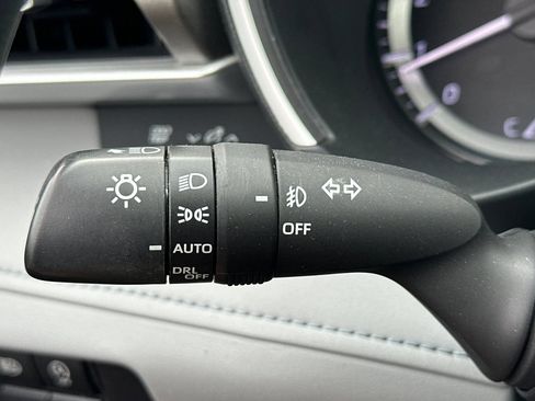 Used 2023 Toyota Highlander XLE AWD/4WD image 37