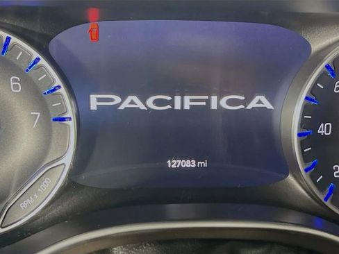 Used 2017 Chrysler Pacifica Touring-L Plus w/ Advanced Safetytec Group FWD image 13