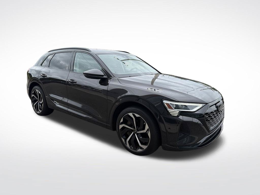 Used 2024 Audi Q8 e-tron Premium Plus AWD/4WD image 2