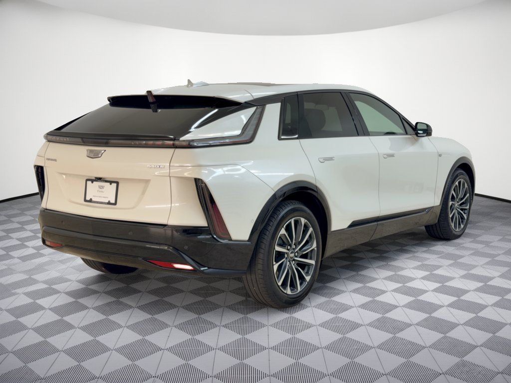 Used 2024 Cadillac Lyriq Sport RWD image 9