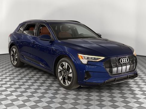 Used 2022 Audi e-tron Premium w/ Convenience Plus Package AWD/4WD image 7