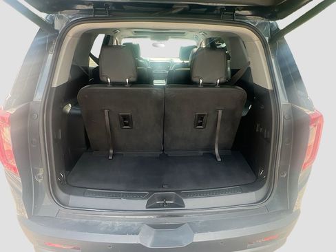 Used 2020 GMC Acadia AT4 w/ Driver Alert Package II AWD/4WD image 28