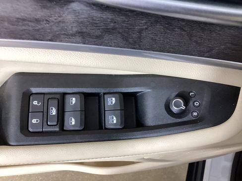 Used 2024 Jeep Grand Cherokee Limited w/ Luxury Tech Group II AWD/4WD image 18