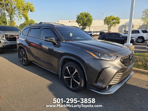 Used 2022 Toyota Highlander XSE FWD image 3
