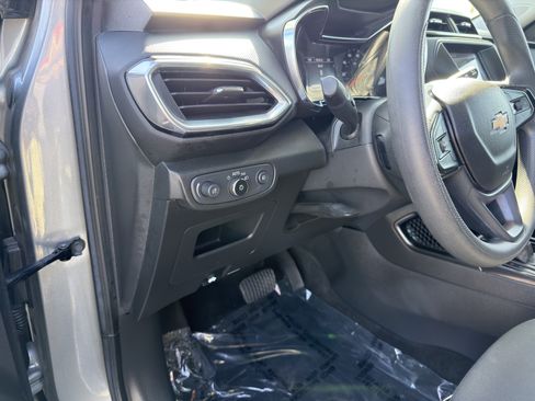 Used 2023 Chevrolet TrailBlazer LT FWD image 23