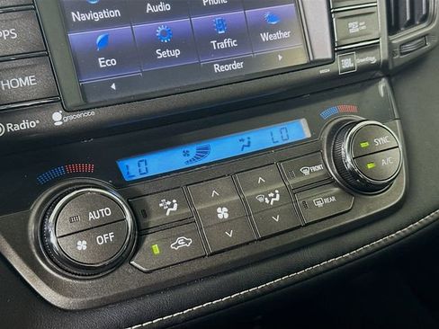 Used 2014 Toyota RAV4 Limited image 17