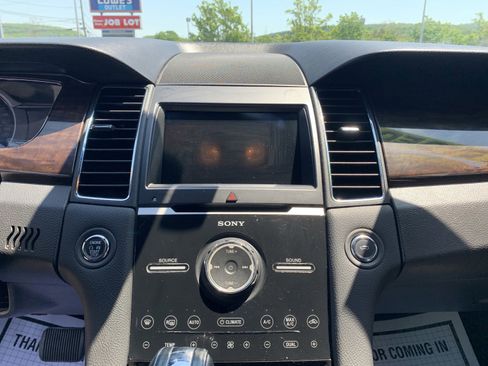 Used 2017 Ford Taurus Limited FWD image 13