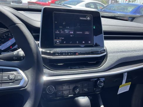 New 2025 Jeep Compass Latitude image 26