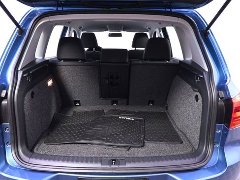 Used 2018 Volkswagen Tiguan Limited w/ Premium Package image 19