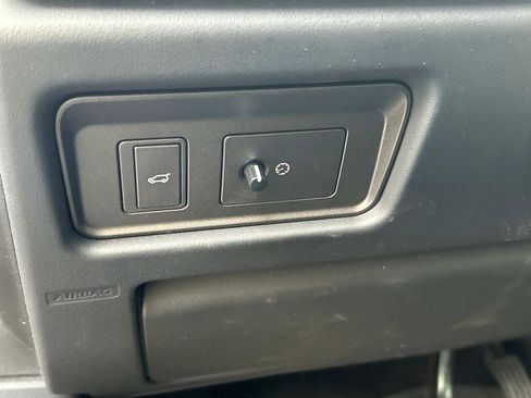 Used 2017 Land Rover Range Rover Evoque SE Premium image 23