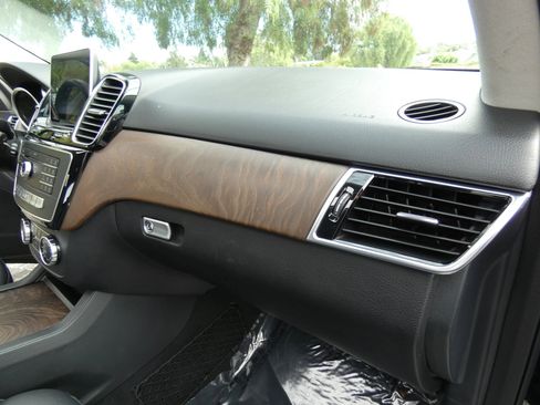 Used 2016 Mercedes-Benz GLE 350 w/ Premium Package image 31