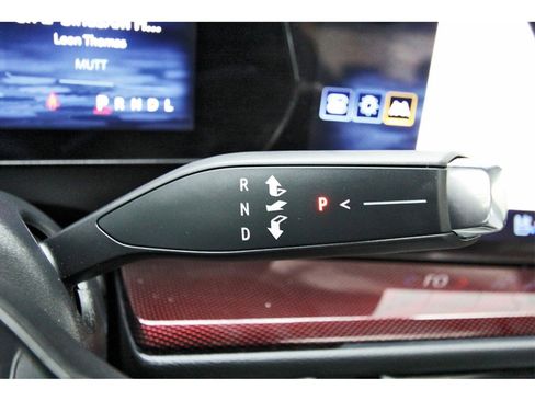 Used 2025 Chevrolet Traverse RS image 16