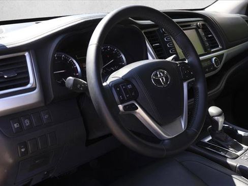 Used 2018 Toyota Highlander XLE w/ Protection Package #3 AWD/4WD image 10