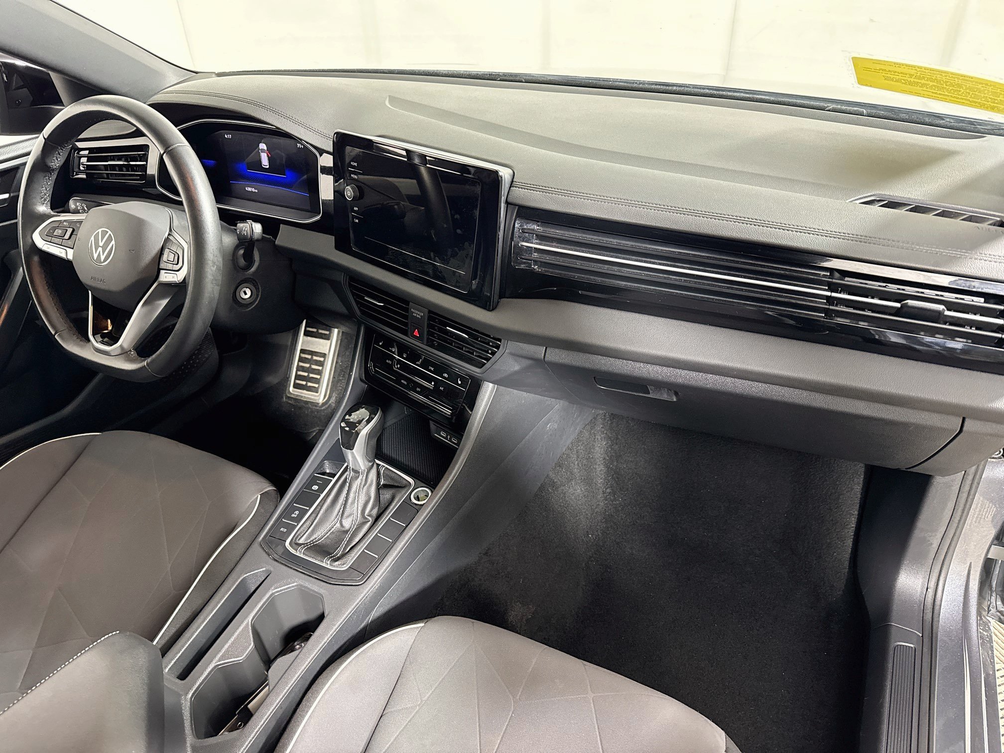 Used 2025 Volkswagen Jetta Sport FWD image 29