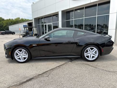 Used 2026 Ford Mustang GT Premium RWD image 4