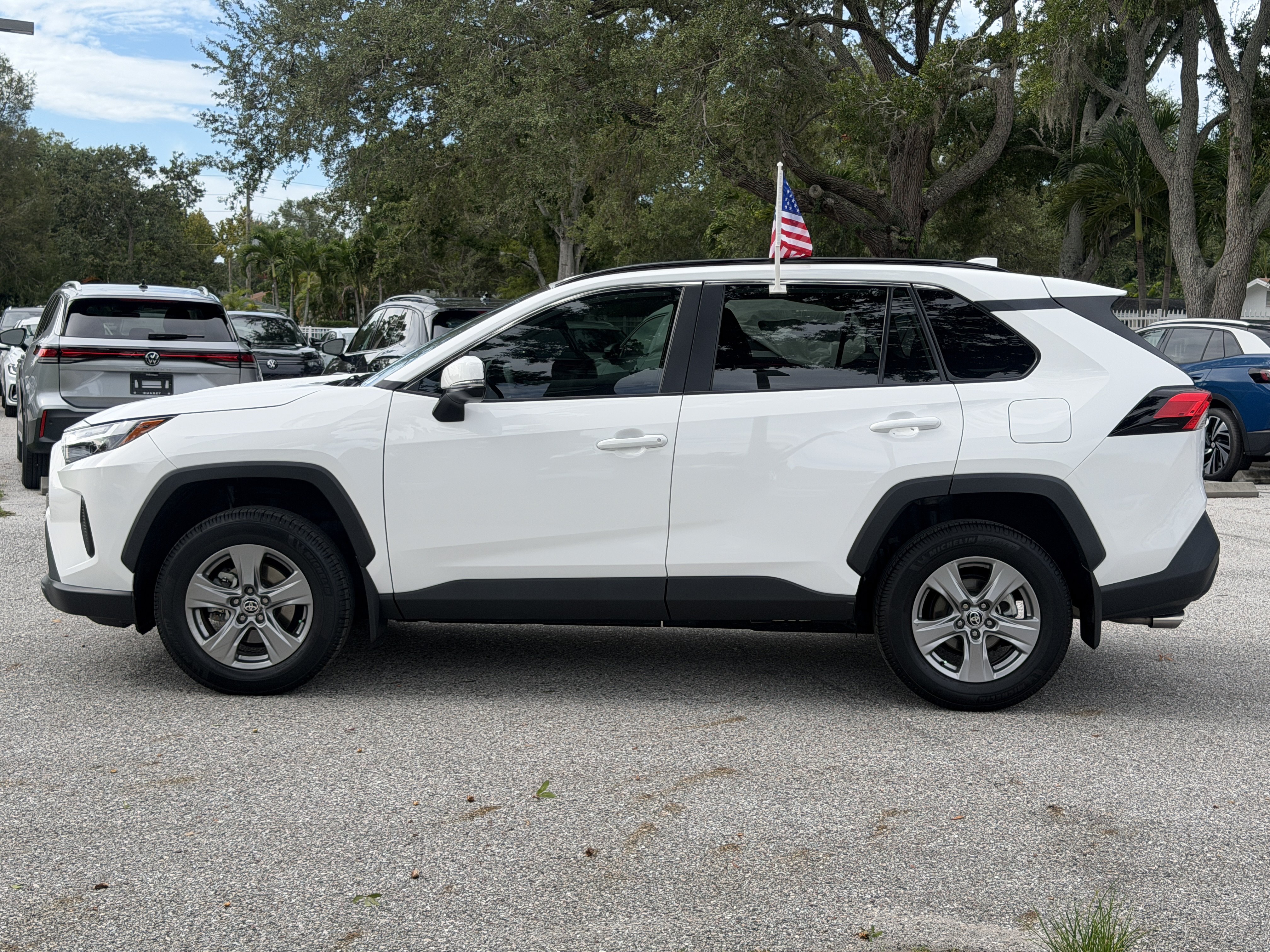 Used 2024 Toyota RAV4 XLE w/ Convenience Package FWD image 4