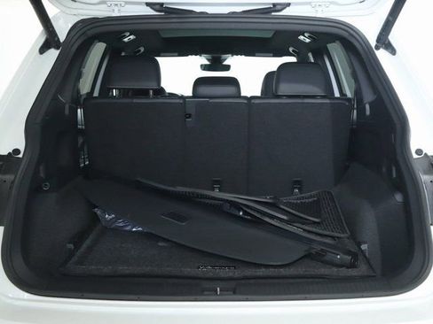 Used 2024 Volkswagen Tiguan SE R-Line image 33