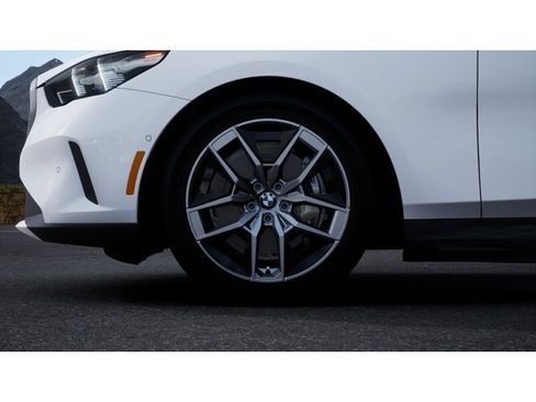 New 2027 BMW i5 eDrive40 RWD image 7