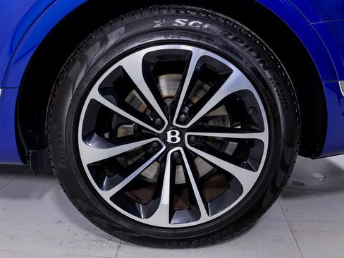 Used 2019 Bentley Bentayga AWD/4WD image 38