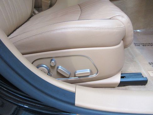 Used 2023 Genesis G90 3.5T AWD/4WD image 29
