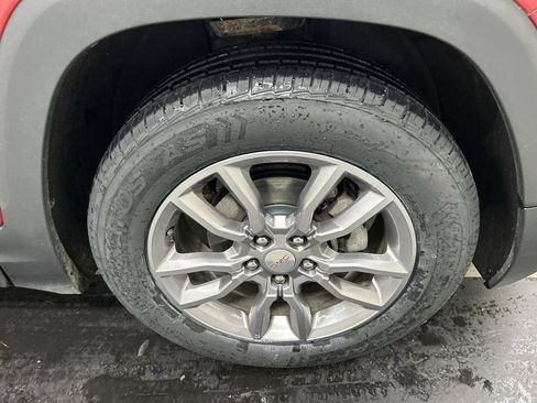 Used 2022 GMC Terrain SLT w/ Infotainment Package II AWD/4WD image 8