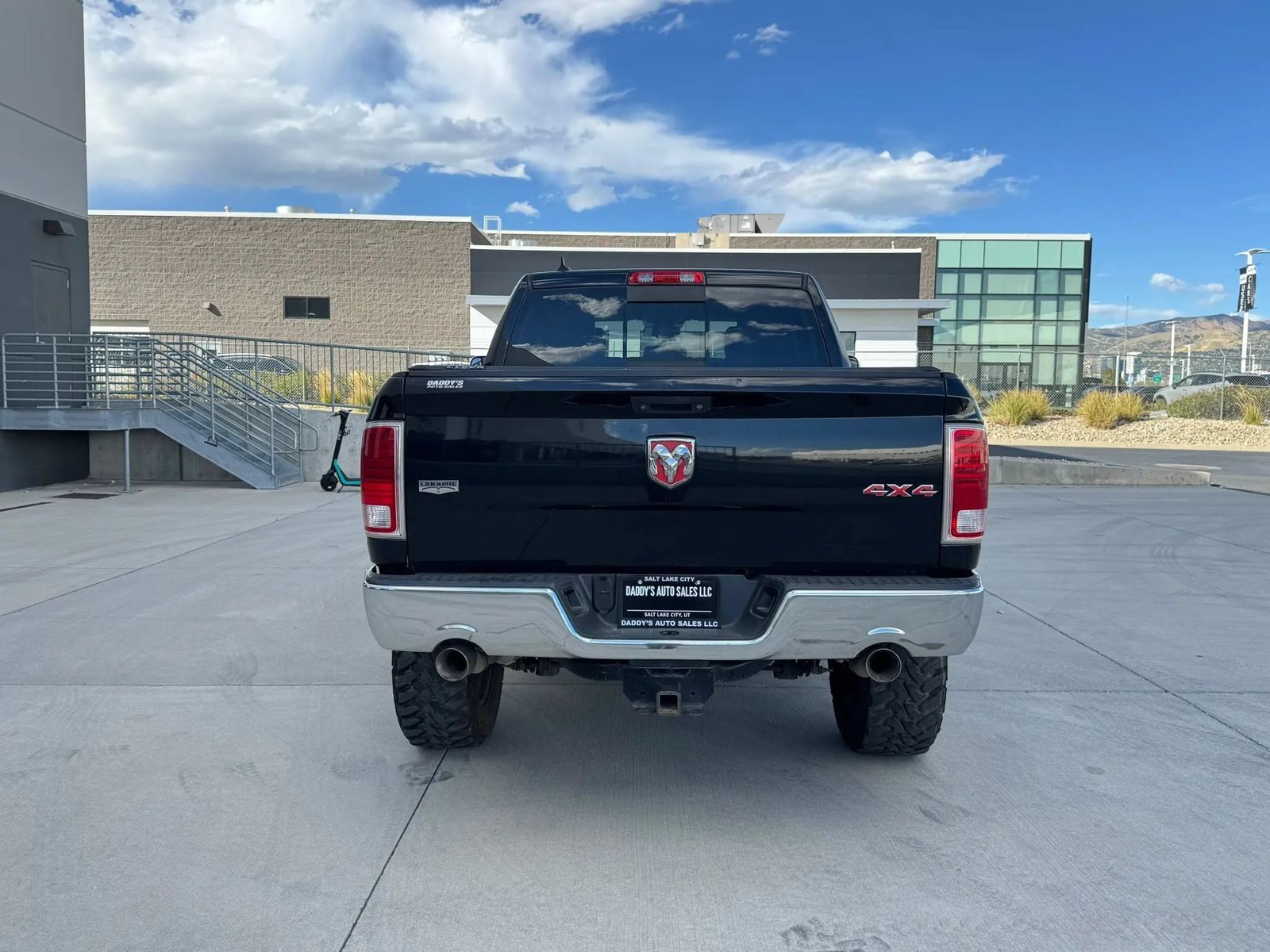 Used 2015 RAM 1500 Laramie w/ Convenience Group AWD/4WD image 4