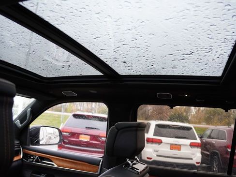 Used 2024 Jeep Grand Wagoneer Series III AWD/4WD image 20