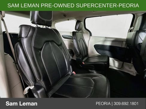 Used 2023 Chrysler Pacifica Touring-L FWD image 26