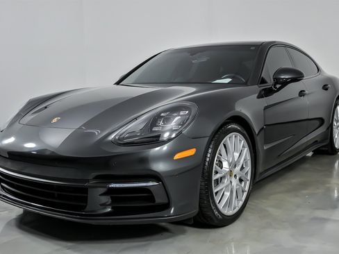 Used 2020 Porsche Panamera image 6