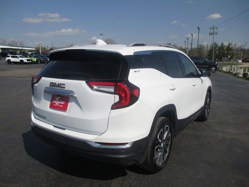 Used 2024 GMC Terrain SLT image 5