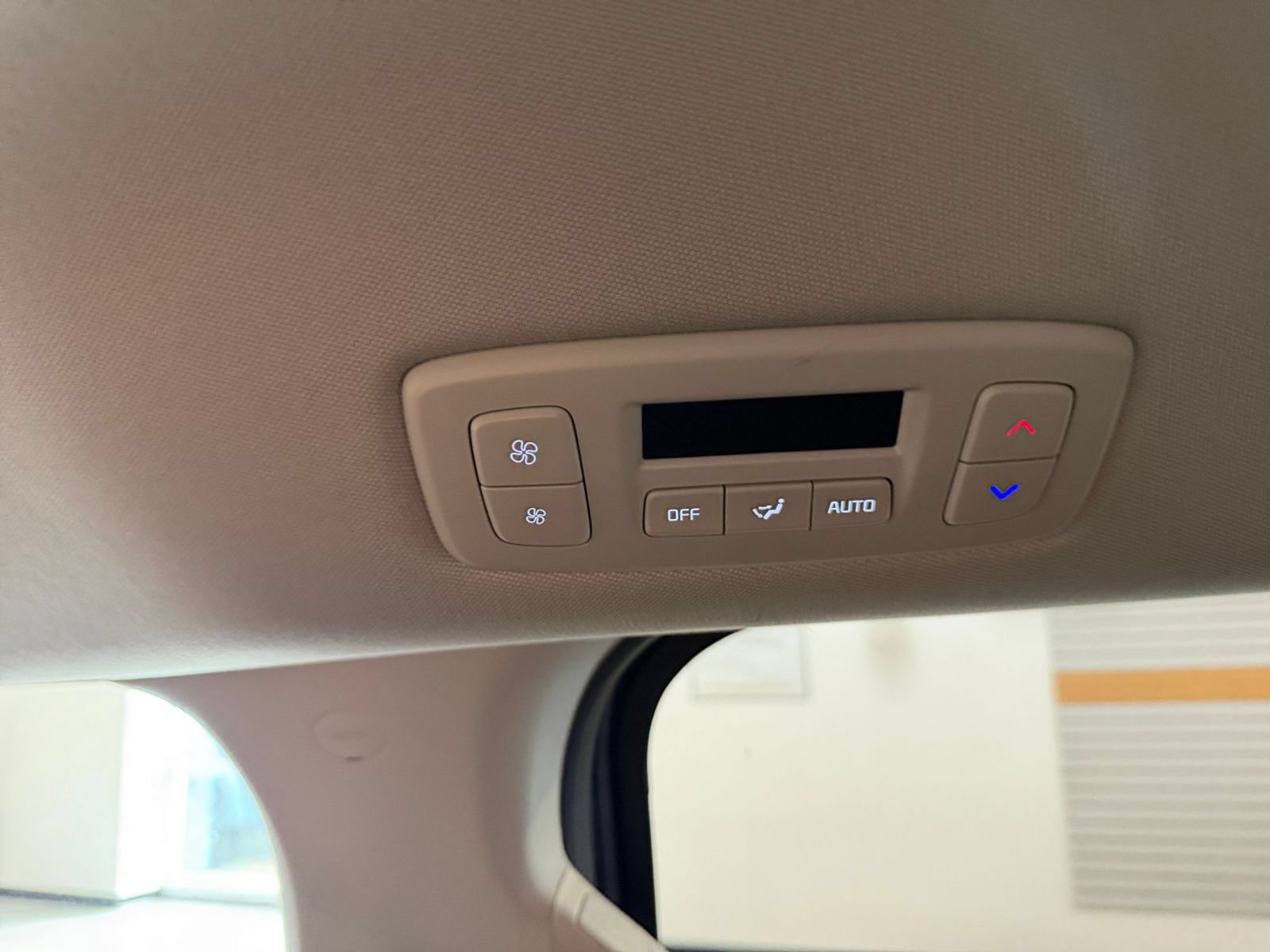 Used 2026 Kia Carnival FWD image 24