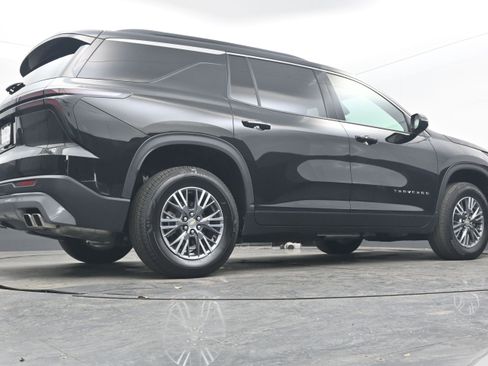 Used 2025 Chevrolet Traverse LT image 26