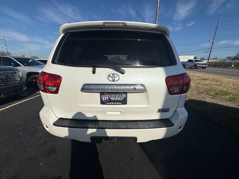 Used 2015 Toyota Sequoia Platinum image 4
