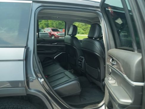 Used 2022 Jeep Grand Cherokee Limited AWD/4WD image 23
