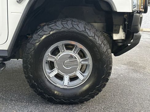 Used 2005 HUMMER H2 w/ Preferred Equipment Group image 15