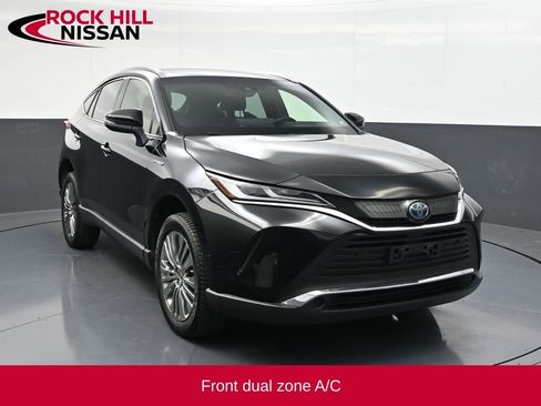 Used 2021 Toyota Venza XLE image 2