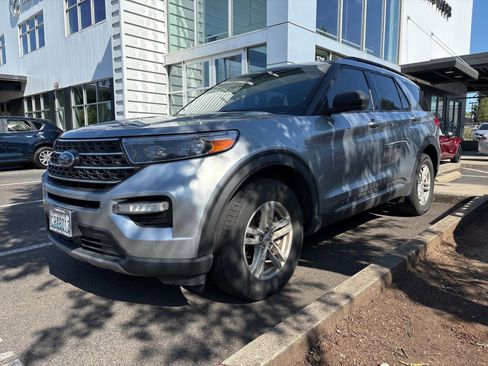 Used 2023 Ford Explorer XLT w/ Equipment Group 202A AWD/4WD image 1