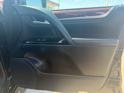 Used 2017 Lexus LX 570 4WD w/ Luxury Package image 16