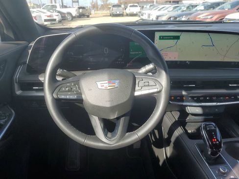 Used 2025 Cadillac XT4 Premium Luxury image 11