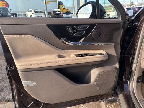 Used 2023 Lincoln Corsair Reserve image 18